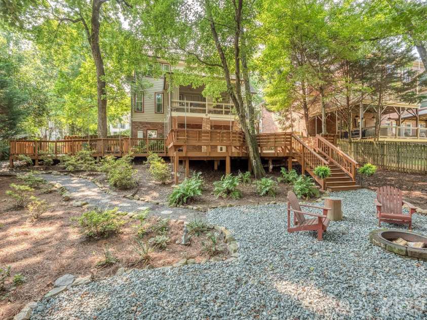 223 Brackenbury Lane, Charlotte, NC 28270.  MLS# CAR4404360, YatesRealty ID 43137. 