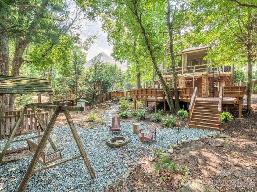 223 Brackenbury Lane, Charlotte, NC 28270.  MLS# CAR4404360, YatesRealty ID 43137. 