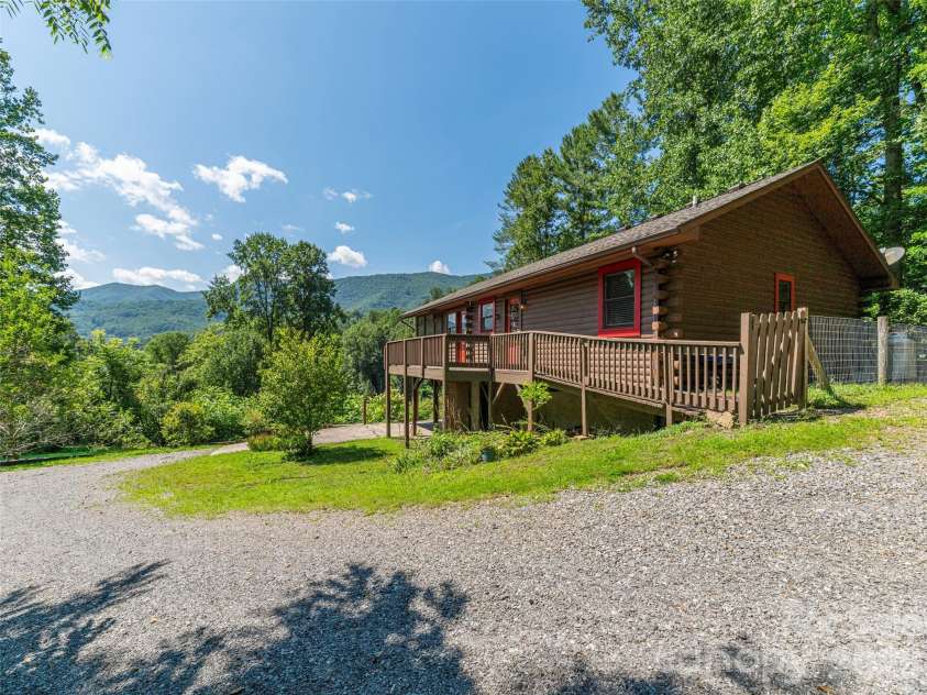 3543 Dark Ridge Road, Sylva, NC 28779.  MLS# CAR4410870, YatesRealty ID 43138. Cabin View