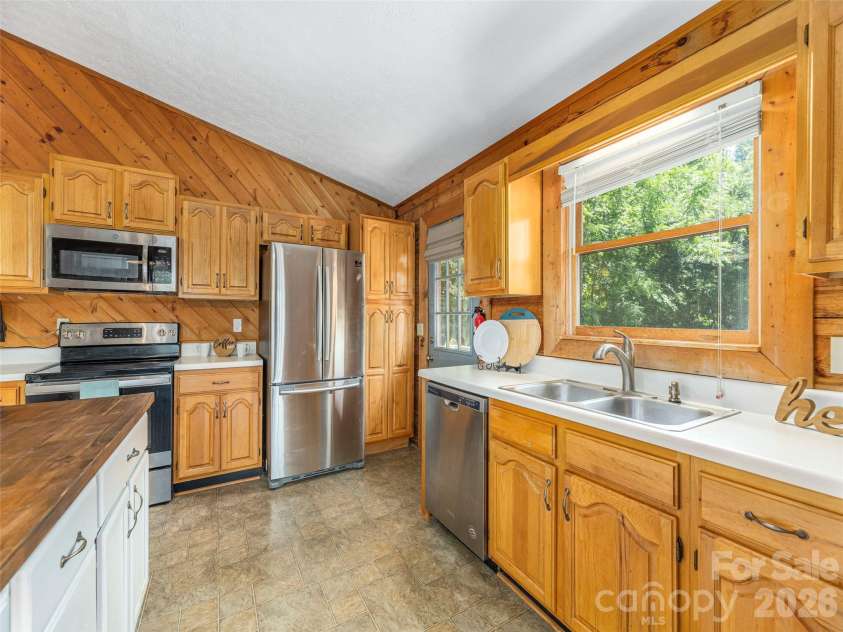 3543 Dark Ridge Road, Sylva, NC 28779.  MLS# CAR4410870, YatesRealty ID 43138. Kitchen