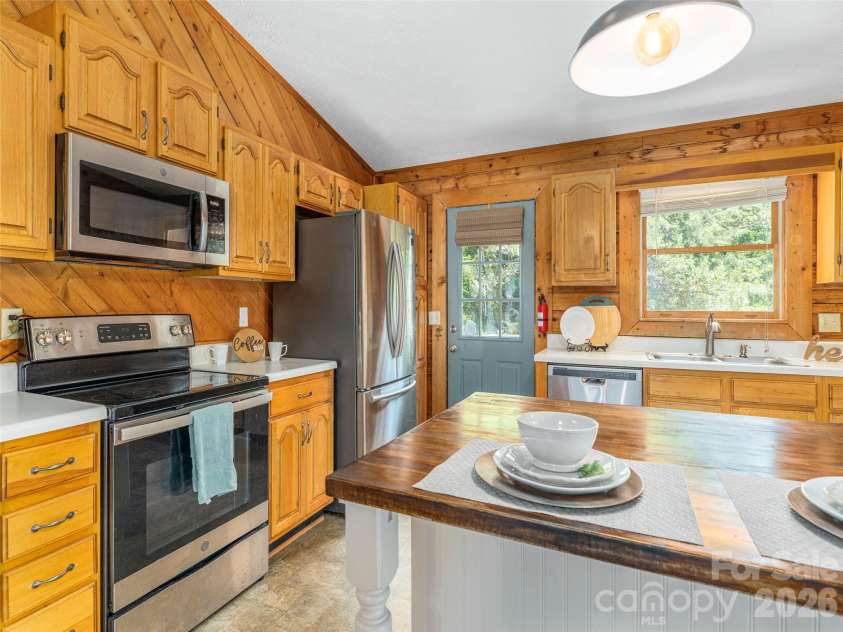 3543 Dark Ridge Road, Sylva, NC 28779.  MLS# CAR4410870, YatesRealty ID 43138. Kitchen Stainless appliances
