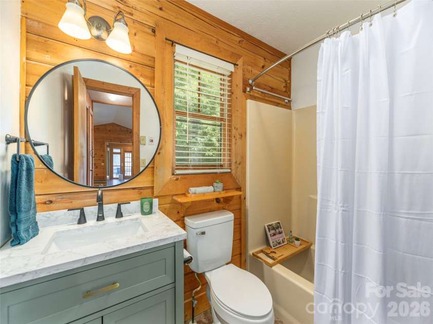 3543 Dark Ridge Road, Sylva, NC 28779.  MLS# CAR4410870, YatesRealty ID 43138. Main Bathroom