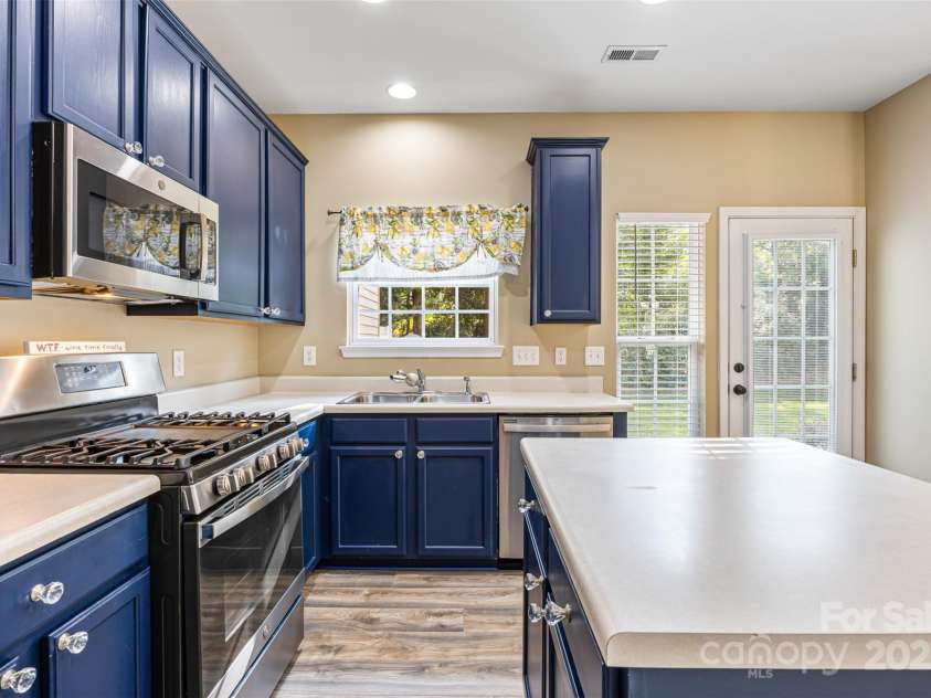 128 Autumn Falls Drive, Lake Wylie, SC 29710.  MLS# CAR4287953, YatesRealty ID 4314. 