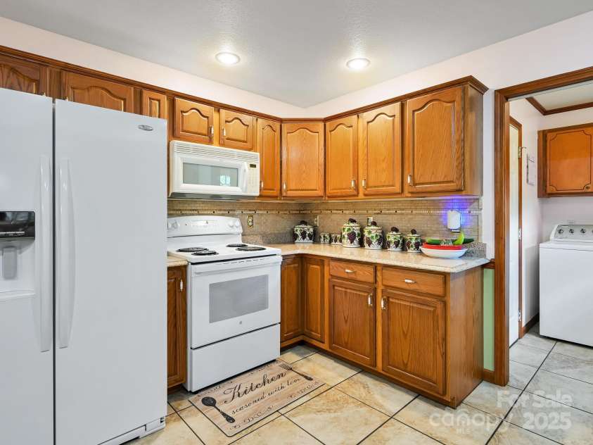 20 Brooks Cove Road, Candler, NC 28715.  MLS# CAR4255964, YatesRealty ID 4314. 