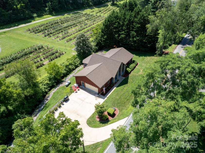 20 Brooks Cove Road, Candler, NC 28715.  MLS# CAR4255964, YatesRealty ID 4314. 