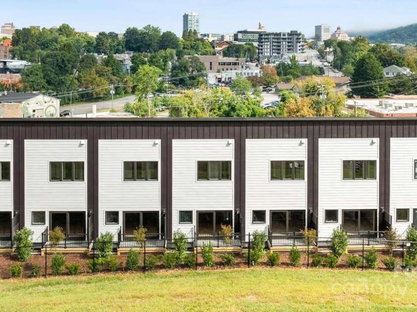 3 Lee Garden Lane, Asheville, NC 28801.  MLS# CAR4328368, YatesRealty ID 4314. 