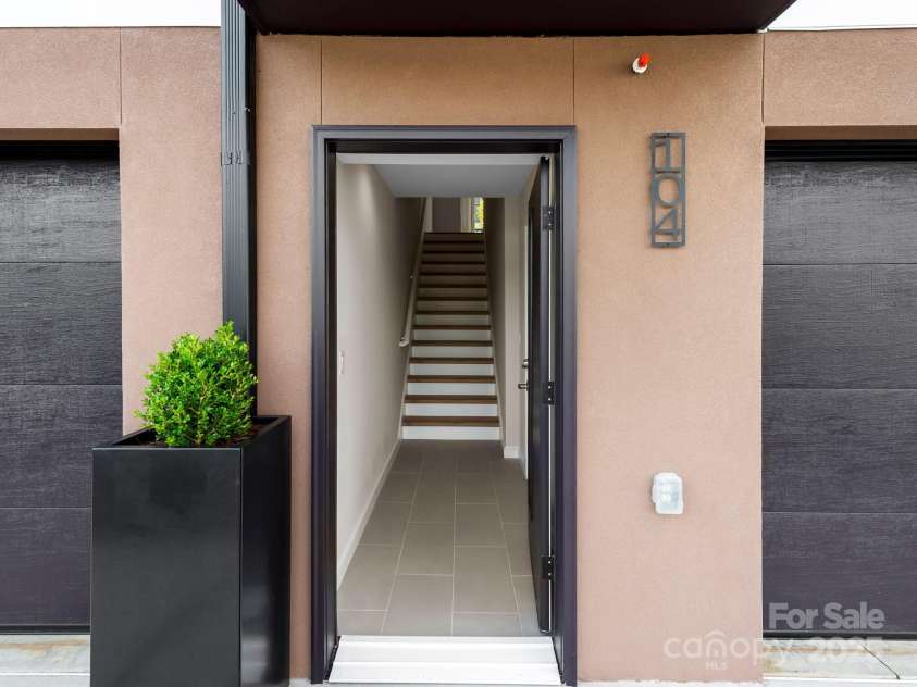 3 Lee Garden Lane, Asheville, NC 28801.  MLS# CAR4328368, YatesRealty ID 4314. 