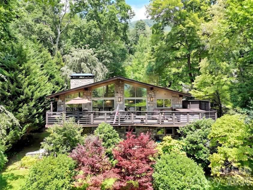 43 Red Oak Drive, Maggie Valley, NC 28751.  MLS# CAR4413068, YatesRealty ID 43140. 
