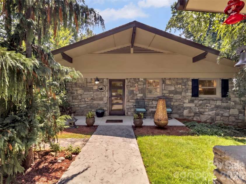 43 Red Oak Drive, Maggie Valley, NC 28751.  MLS# CAR4413068, YatesRealty ID 43140. 
