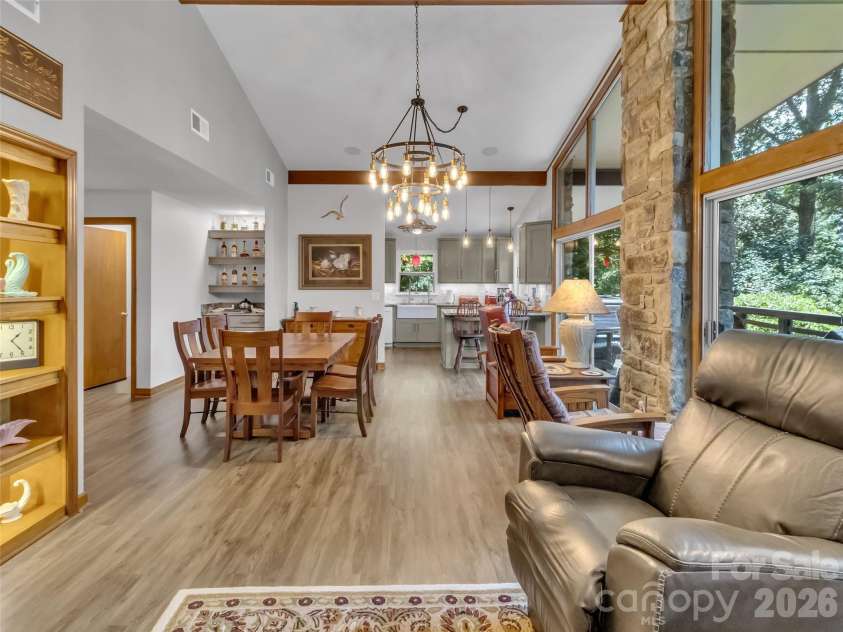 43 Red Oak Drive, Maggie Valley, NC 28751.  MLS# CAR4413068, YatesRealty ID 43140. 