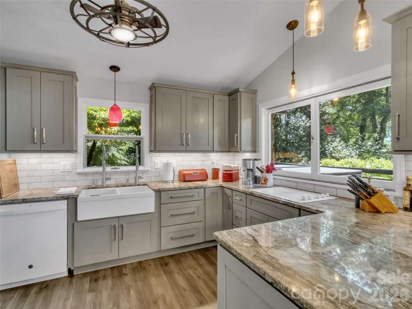 43 Red Oak Drive, Maggie Valley, NC 28751.  MLS# CAR4413068, YatesRealty ID 43140. 