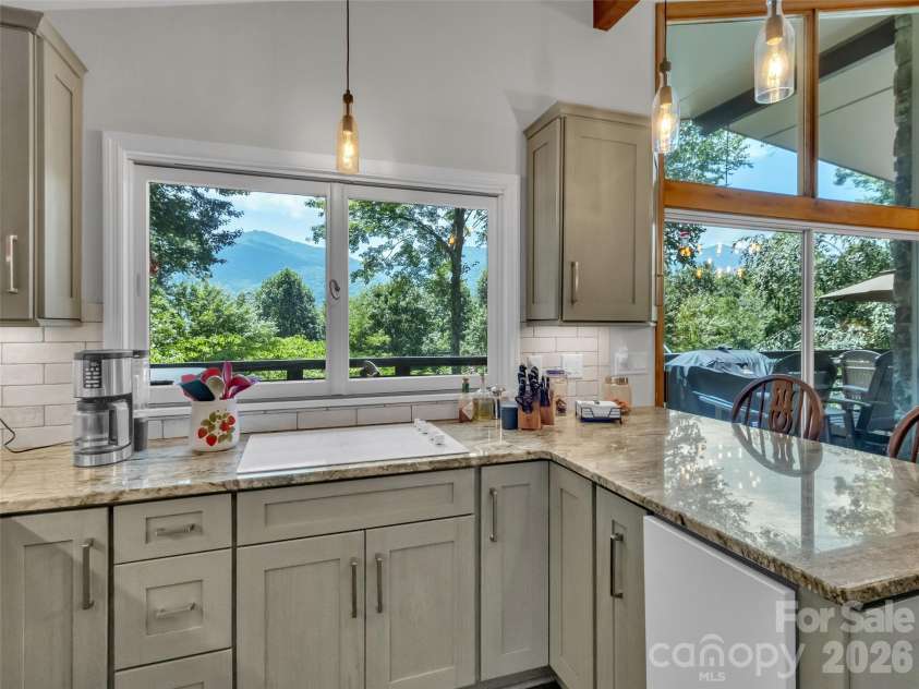 43 Red Oak Drive, Maggie Valley, NC 28751.  MLS# CAR4413068, YatesRealty ID 43140. 