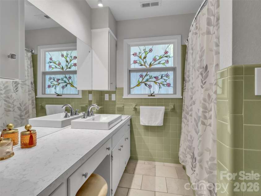 43 Red Oak Drive, Maggie Valley, NC 28751.  MLS# CAR4413068, YatesRealty ID 43140. 