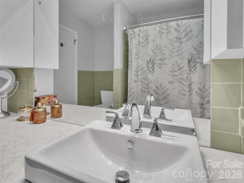 43 Red Oak Drive, Maggie Valley, NC 28751.  MLS# CAR4413068, YatesRealty ID 43140. 
