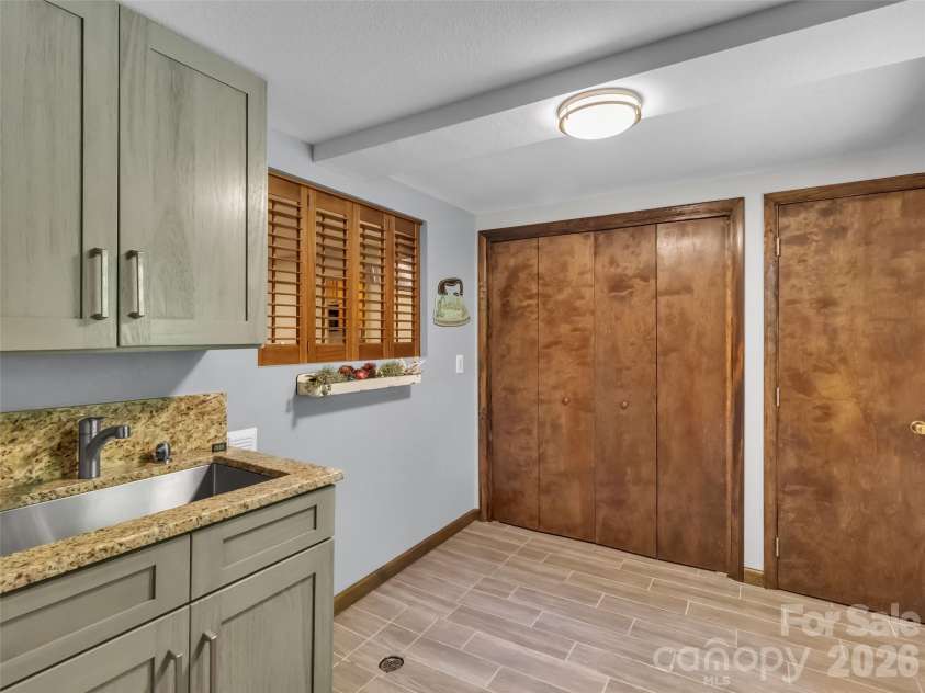 43 Red Oak Drive, Maggie Valley, NC 28751.  MLS# CAR4413068, YatesRealty ID 43140. 