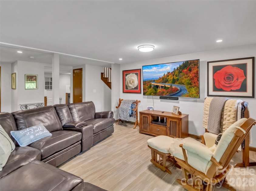 43 Red Oak Drive, Maggie Valley, NC 28751.  MLS# CAR4413068, YatesRealty ID 43140. 
