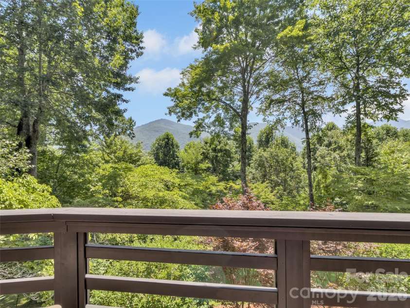 43 Red Oak Drive, Maggie Valley, NC 28751.  MLS# CAR4413068, YatesRealty ID 43140. 