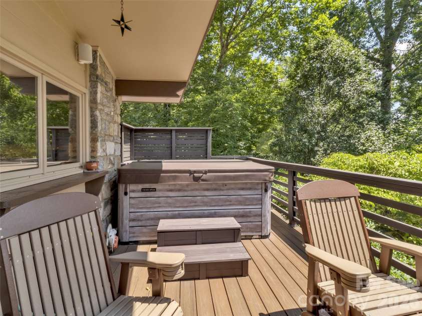 43 Red Oak Drive, Maggie Valley, NC 28751.  MLS# CAR4413068, YatesRealty ID 43140. 