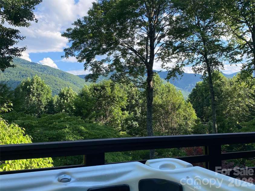 43 Red Oak Drive, Maggie Valley, NC 28751.  MLS# CAR4413068, YatesRealty ID 43140. 
