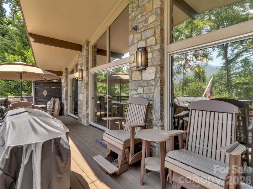 43 Red Oak Drive, Maggie Valley, NC 28751.  MLS# CAR4413068, YatesRealty ID 43140. 