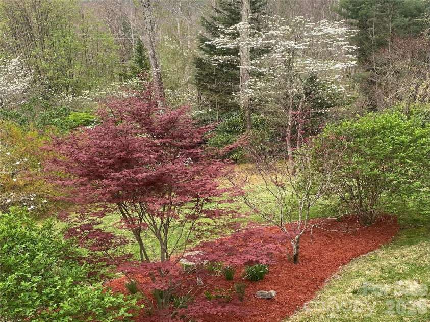 43 Red Oak Drive, Maggie Valley, NC 28751.  MLS# CAR4413068, YatesRealty ID 43140. 