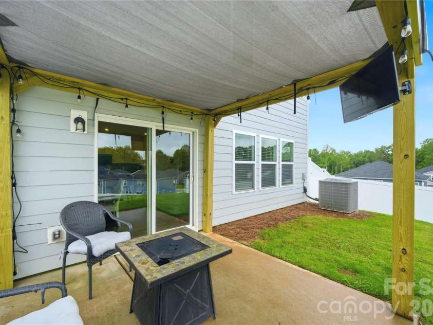 1420 Wildflower Street, Newton, NC 28658.  MLS# CAR4408425, YatesRealty ID 43141. 