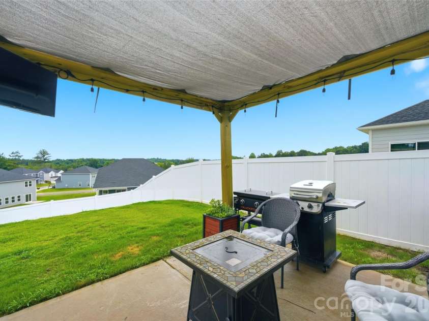 1420 Wildflower Street, Newton, NC 28658.  MLS# CAR4408425, YatesRealty ID 43141. 
