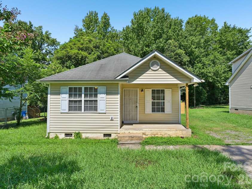 2664 Old Steele Creek Road, Charlotte, NC 28208.  MLS# CAR4411594, YatesRealty ID 43142. 