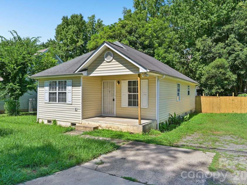 2664 Old Steele Creek Road, Charlotte, NC 28208.  MLS# CAR4411594, YatesRealty ID 43142. 