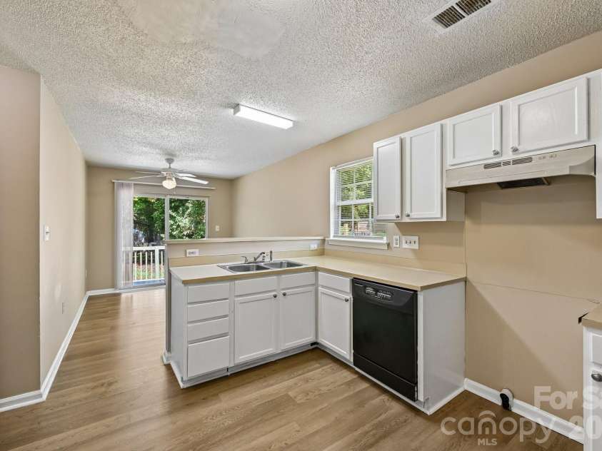 2664 Old Steele Creek Road, Charlotte, NC 28208.  MLS# CAR4411594, YatesRealty ID 43142. 