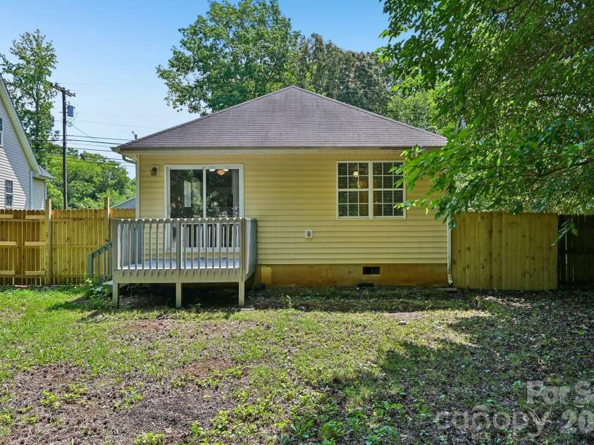 2664 Old Steele Creek Road, Charlotte, NC 28208.  MLS# CAR4411594, YatesRealty ID 43142. 