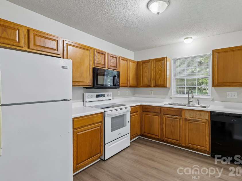 3611 Maggie Laney Drive, Charlotte, NC 28216.  MLS# CAR4411588, YatesRealty ID 43143. 