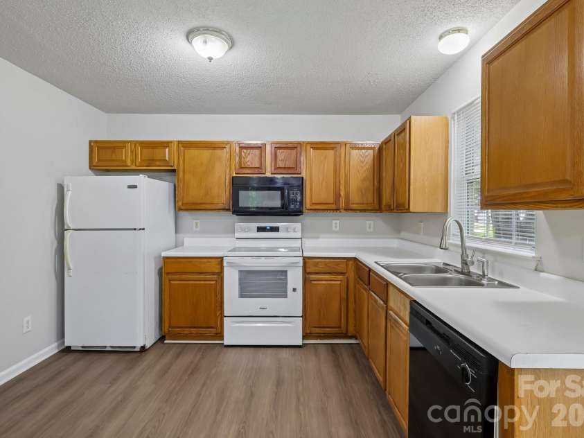 3611 Maggie Laney Drive, Charlotte, NC 28216.  MLS# CAR4411588, YatesRealty ID 43143. 