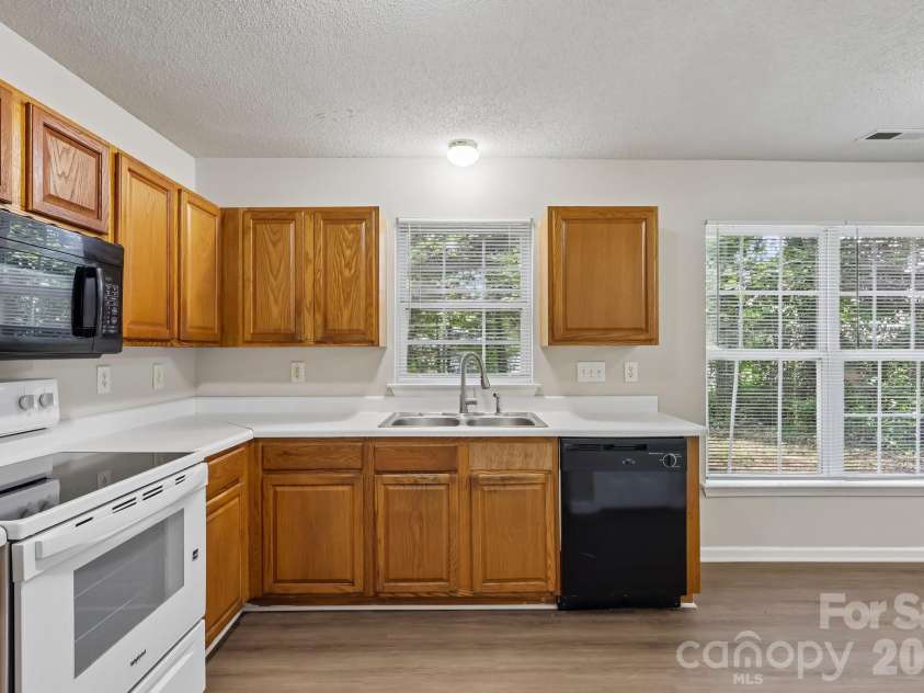 3611 Maggie Laney Drive, Charlotte, NC 28216.  MLS# CAR4411588, YatesRealty ID 43143. 