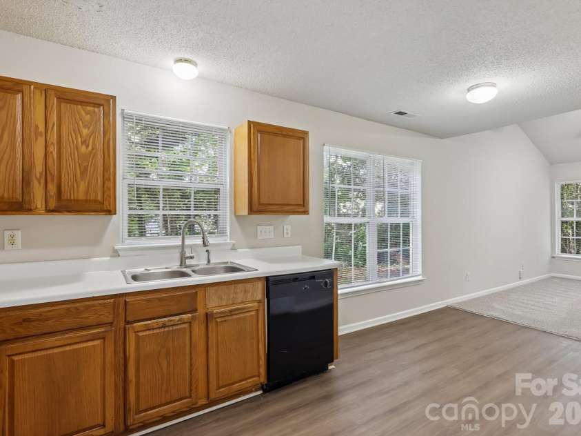 3611 Maggie Laney Drive, Charlotte, NC 28216.  MLS# CAR4411588, YatesRealty ID 43143. 