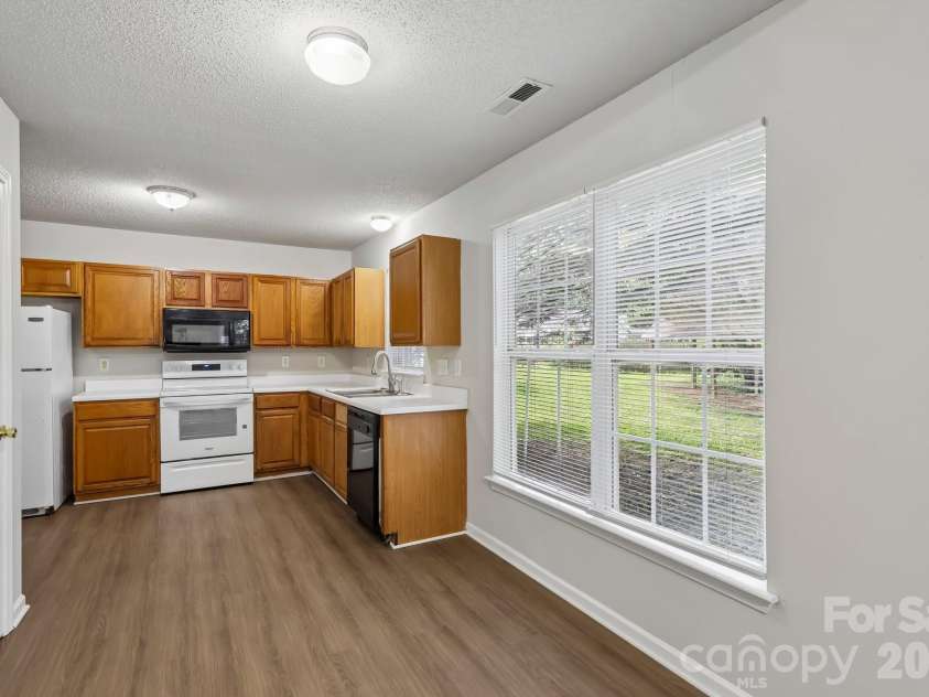 3611 Maggie Laney Drive, Charlotte, NC 28216.  MLS# CAR4411588, YatesRealty ID 43143. 