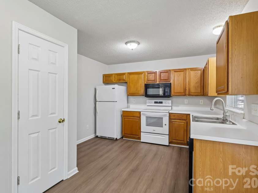 3611 Maggie Laney Drive, Charlotte, NC 28216.  MLS# CAR4411588, YatesRealty ID 43143. 