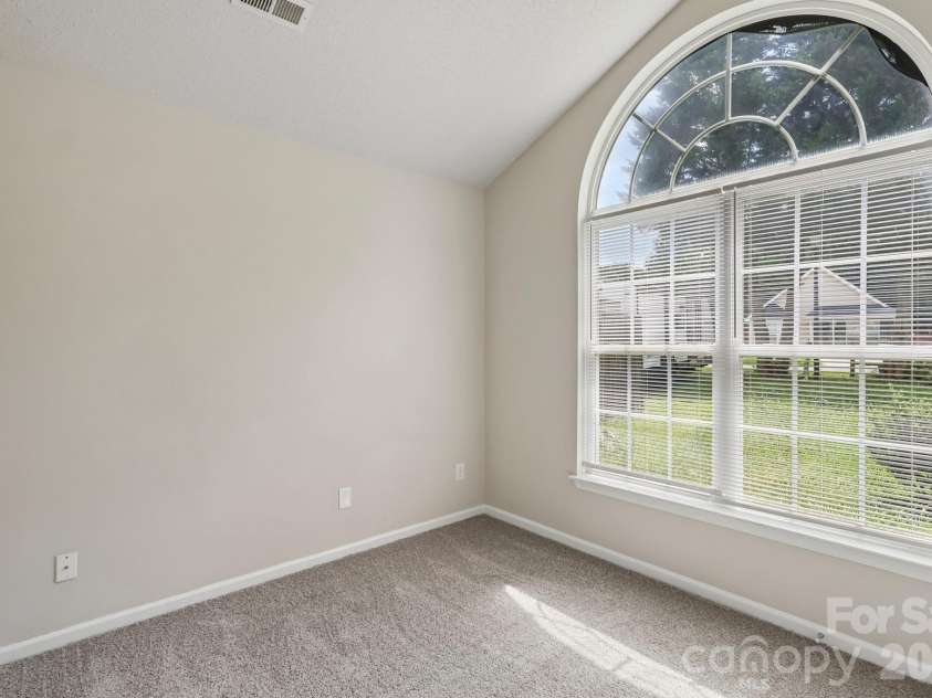 3611 Maggie Laney Drive, Charlotte, NC 28216.  MLS# CAR4411588, YatesRealty ID 43143. 