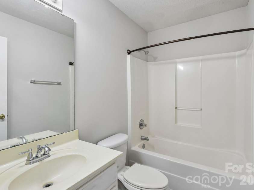 3611 Maggie Laney Drive, Charlotte, NC 28216.  MLS# CAR4411588, YatesRealty ID 43143. 