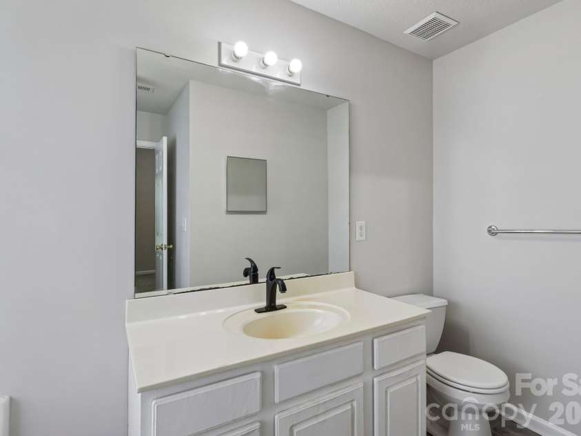 3611 Maggie Laney Drive, Charlotte, NC 28216.  MLS# CAR4411588, YatesRealty ID 43143. 
