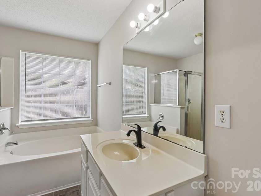 3611 Maggie Laney Drive, Charlotte, NC 28216.  MLS# CAR4411588, YatesRealty ID 43143. 