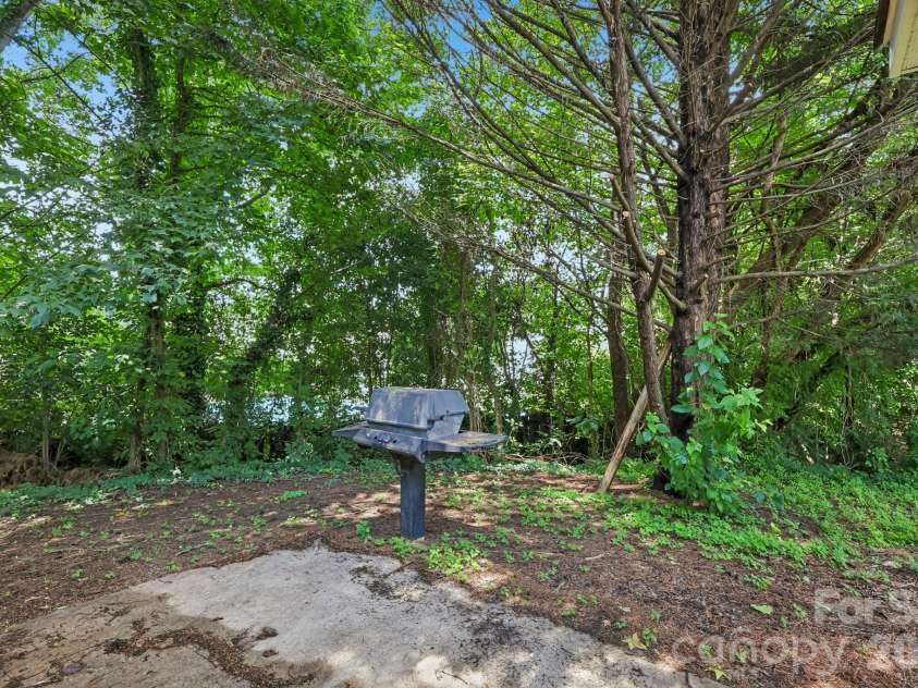 3611 Maggie Laney Drive, Charlotte, NC 28216.  MLS# CAR4411588, YatesRealty ID 43143. 