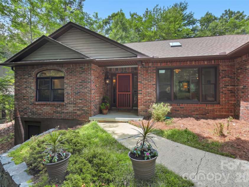 542 Soquili Drive, Brevard, NC 28712.  MLS# CAR4412344, YatesRealty ID 43149. 
