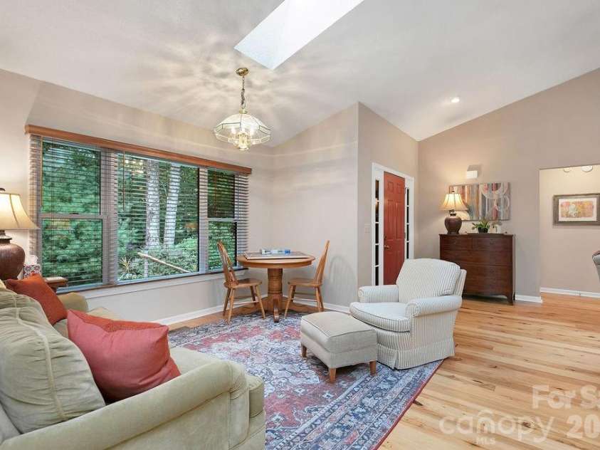 542 Soquili Drive, Brevard, NC 28712.  MLS# CAR4412344, YatesRealty ID 43149. 