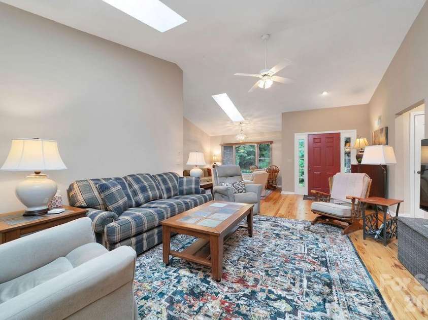 542 Soquili Drive, Brevard, NC 28712.  MLS# CAR4412344, YatesRealty ID 43149. 