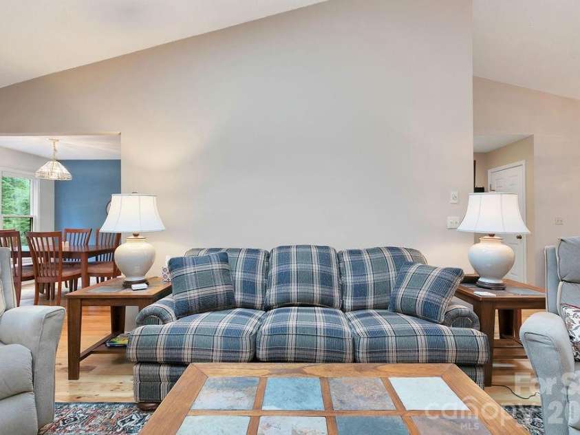 542 Soquili Drive, Brevard, NC 28712.  MLS# CAR4412344, YatesRealty ID 43149. 