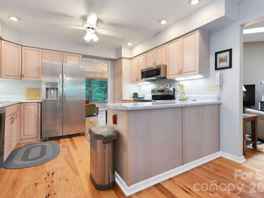 542 Soquili Drive, Brevard, NC 28712.  MLS# CAR4412344, YatesRealty ID 43149. 