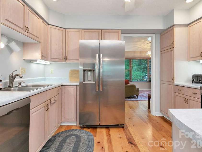 542 Soquili Drive, Brevard, NC 28712.  MLS# CAR4412344, YatesRealty ID 43149. 