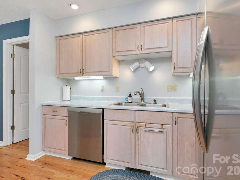 542 Soquili Drive, Brevard, NC 28712.  MLS# CAR4412344, YatesRealty ID 43149. 