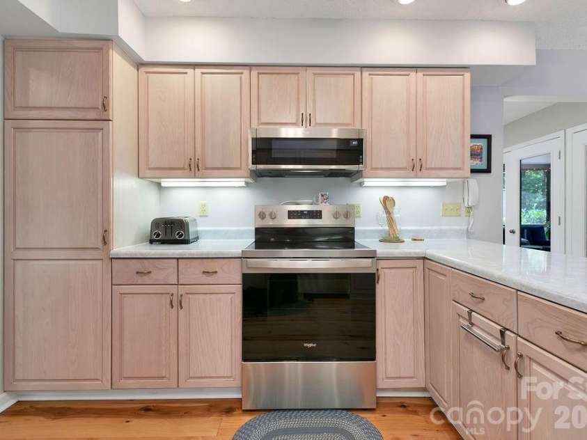 542 Soquili Drive, Brevard, NC 28712.  MLS# CAR4412344, YatesRealty ID 43149. 